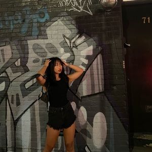 Meet your Posher, Mia